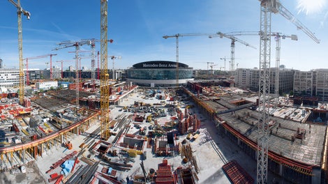 Der Rohbau des Gebäudekomplexes am Mercedes Platz konnte innerhalb von 16 Monaten Bauzeit fertiggestellt werden.
