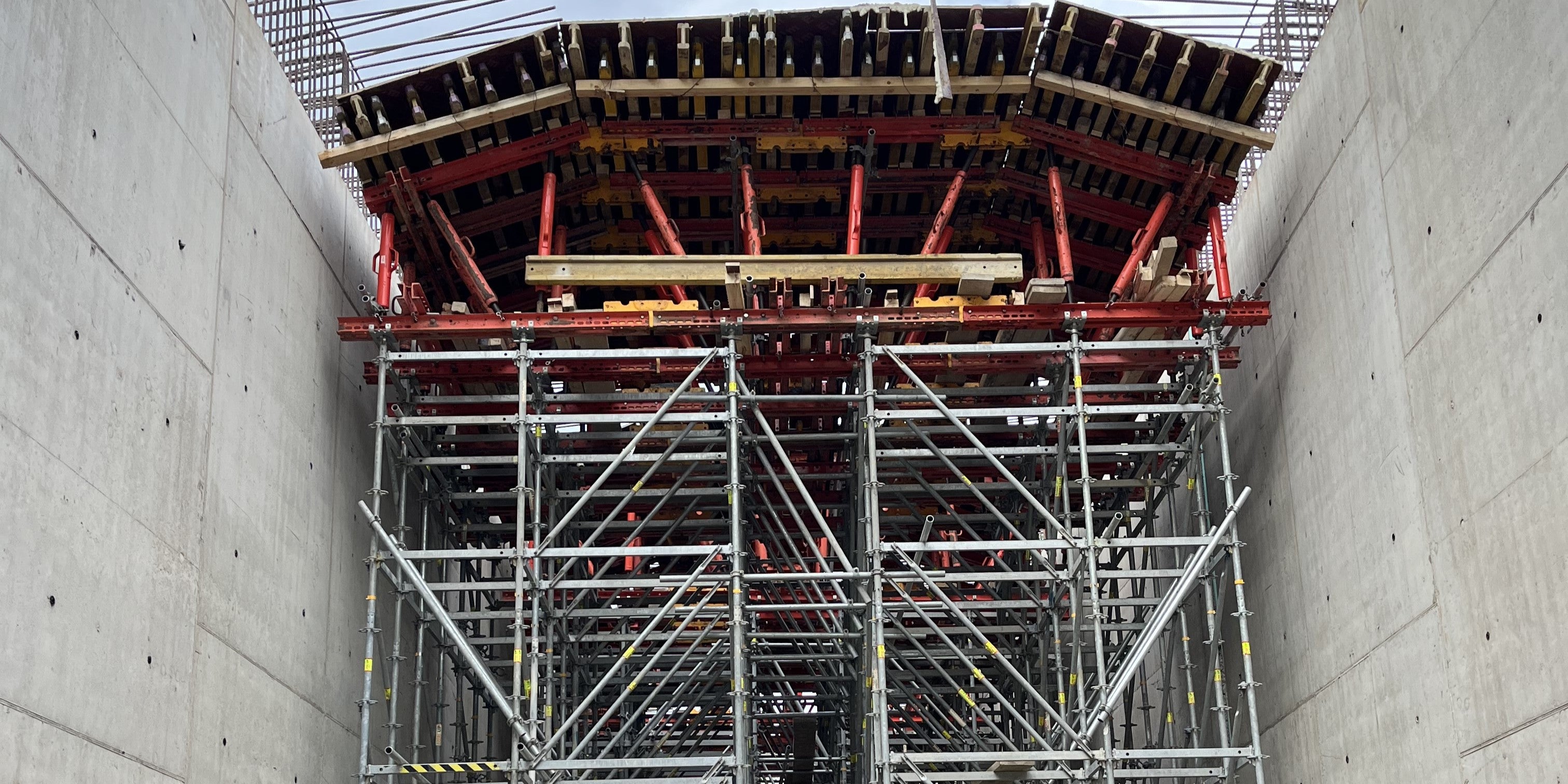 ПЪТЕН ВЪЗЕЛ „МЕЗДРА“ – ИНОВАТИВНО РЕШЕНИЕ ЗА ЖЕЛЕЗОПЪТЕН ПОДЛЕЗ