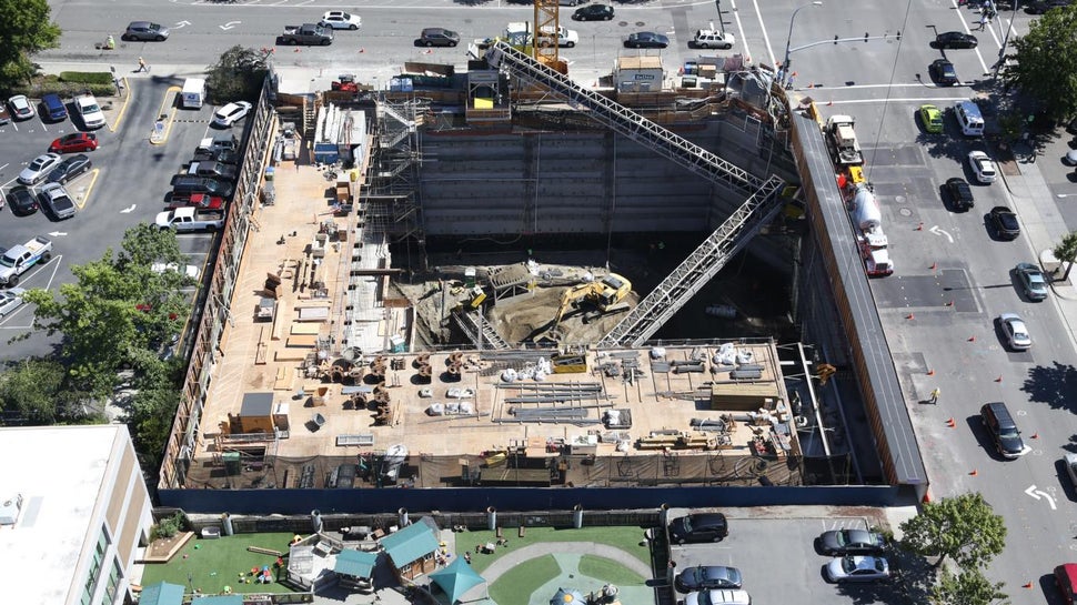 Due to site restrictions Centre 425 Bellevue had to be constructed using a unique top-down solution