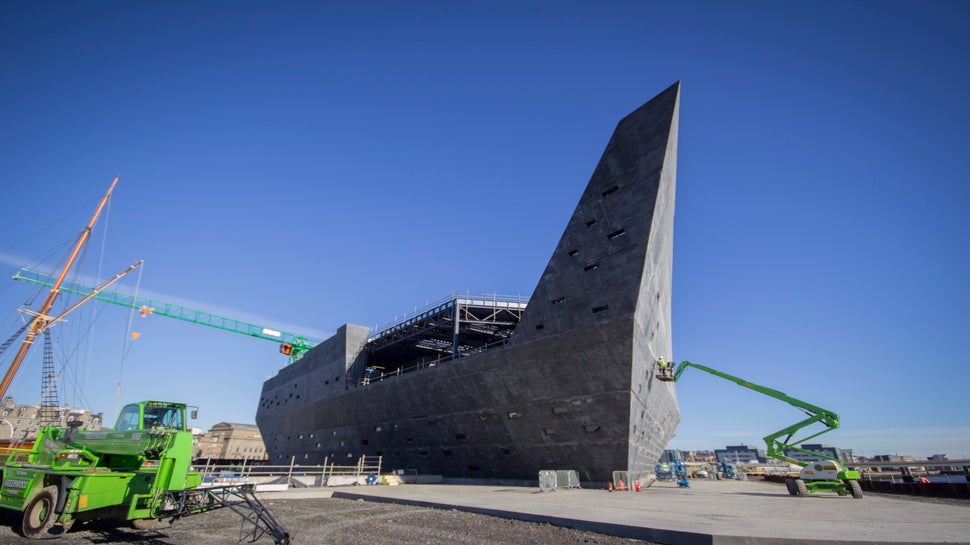 1277 bespoke VARIO shutters were fabricated and delivered to the site