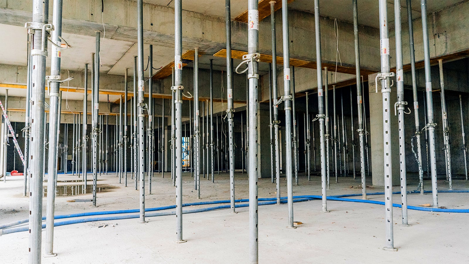 Obiekt mieszkalno-usługowy, ulica Lechicka 59, róg Wojciechowskiego, Poznań