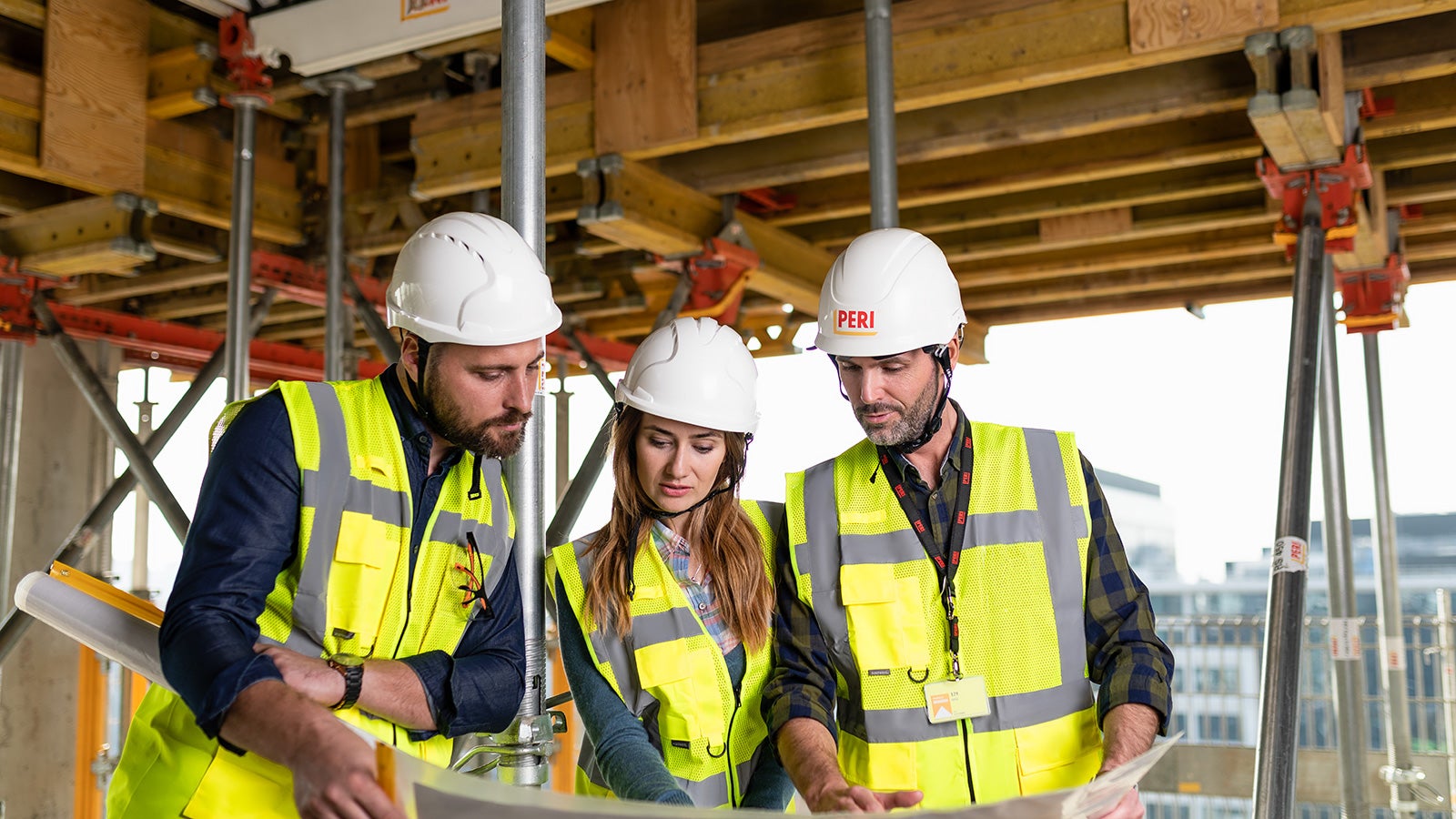 <ul><br/> <li>Całodobowy dostęp dzięki aplikacji myPERI</li><br/> <li>Codzienne raporty z budowy</li><br/> <li>Pierwomontaż deskowania</li><br/> <li>Transport materiału</li><br/> <li>Wsparcie instruktora</li><br/> <li>Koordynacja budowy</li><br/> <li>Logistyka</li><br/> <li>Controlling</li><br/> <li>Kontrola jakości</li><br/></ul><br/>