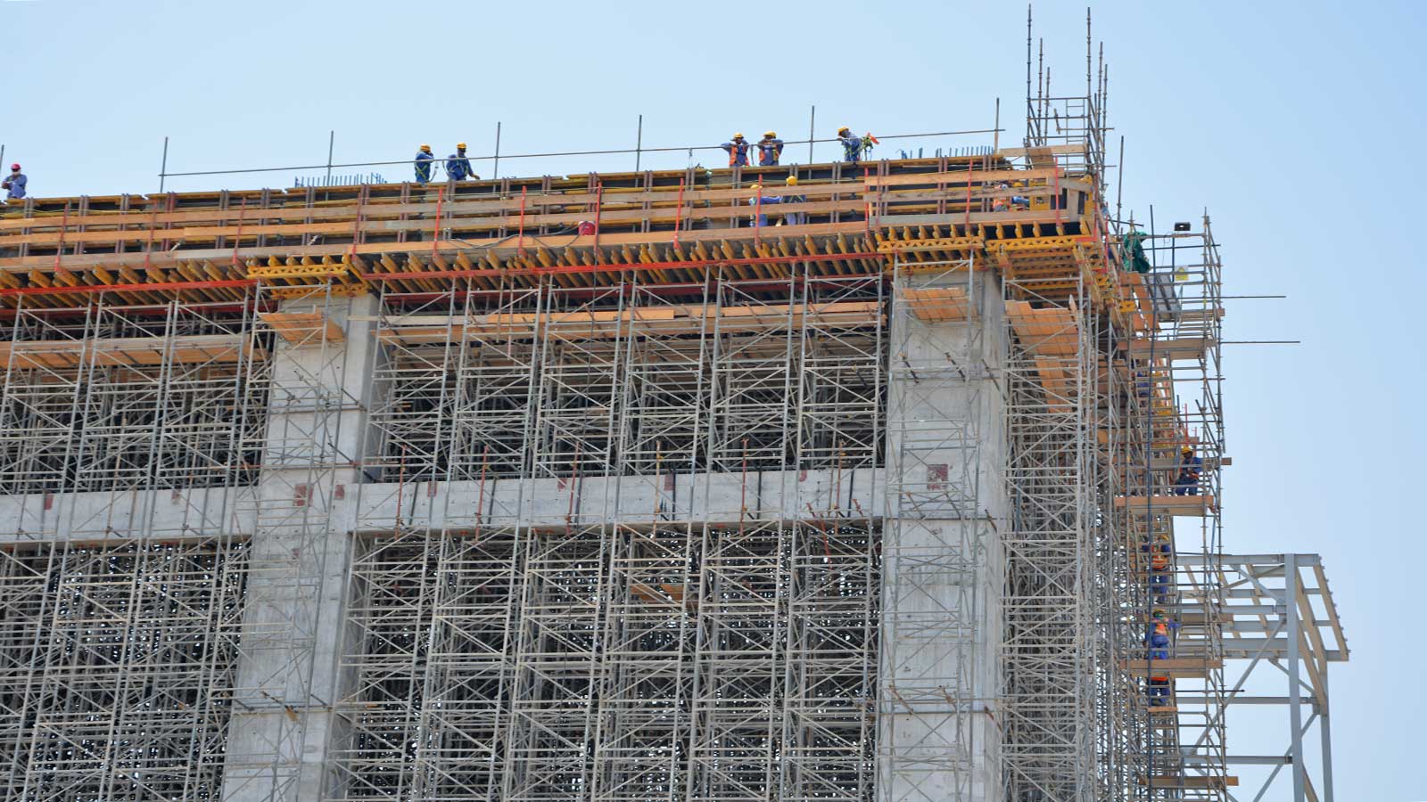 2m x 2m columns with a slab thickness of 2m at 31m high