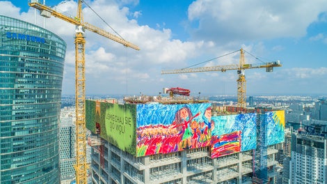 Wieżowiec ma także wyróżniać zieleń – zarówno zewnątrz, jak i wewnątrz budynku. Wszystko to w duchu tworzenia najbardziej zdrowych, komfortowych i proekologicznych miejsc pracy.