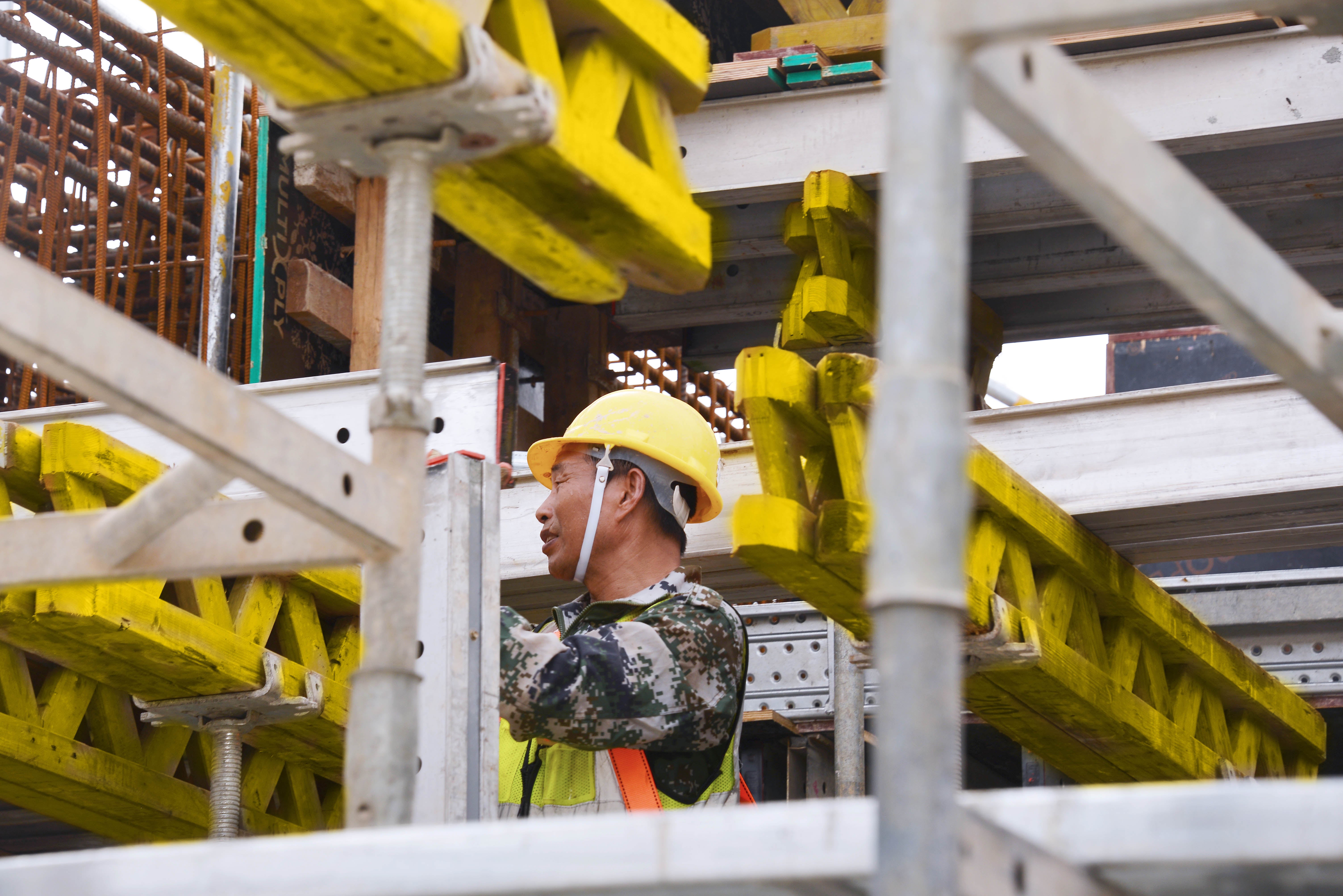 Site crew enjoys working with ST100 as its assembly is intuitive and simple