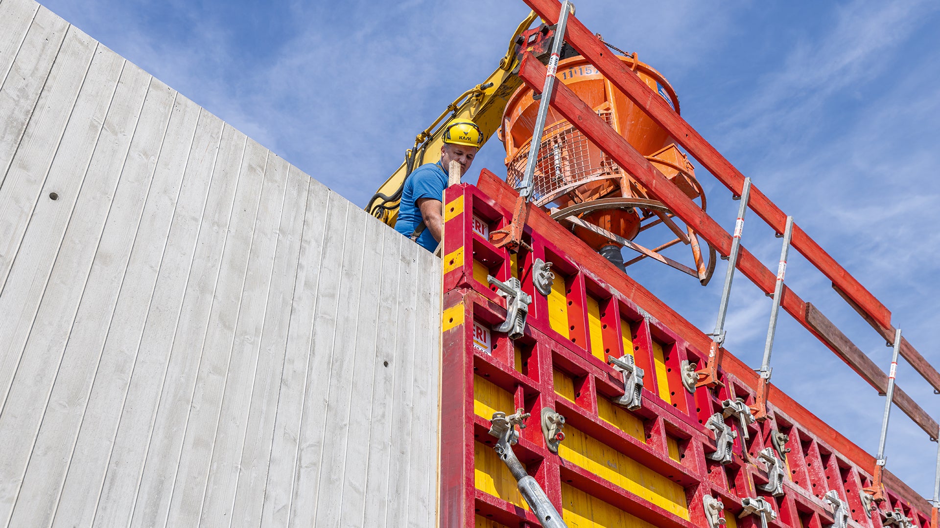 MAXIMO Struktur ermöglicht die Herstellung speziell gestalteter Sichtbetonoberflächen – bei gleichzeitig effizienter und sicherer Arbeitsweise.