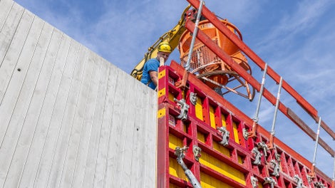 MAXIMO Struktur ermöglicht die Herstellung speziell gestalteter Sichtbetonoberflächen – bei gleichzeitig effizienter und sicherer Arbeitsweise.