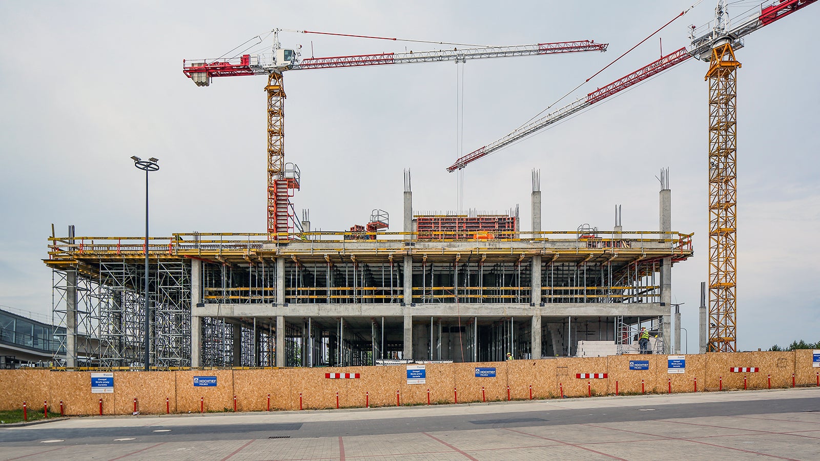 Airport City Gdańsk Zespół budynków biurowo - usługowych z niezbędną infrastrukturą techniczną i drogową - etap I (budynek B I "Alpha") przy ulicy Słowackiego w Gdańsku