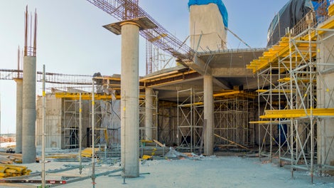 Система PERI UP Flex приспосабливается к самым разным геометрическим формам и нагрузкам благодаря системному шагу длины ригелей 25 см и высоты стоек 50 см.