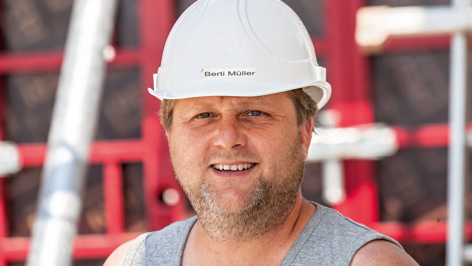 MAXIMO hat hervorragend funktioniert - die Ein-Mann-Bedienung mit dem MX Anker ist richtig gut. Und in Verbindung mit der PERI Schalungsplanung erzielen wir super Sichtbetonergebnisse.