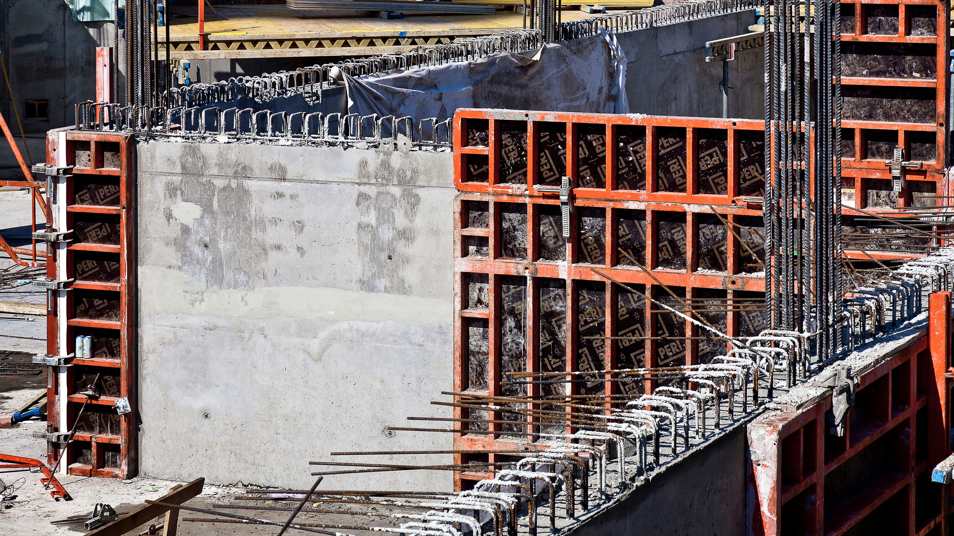 Po oddebnení boli odkryté výsledky v podobe dokonalého povrchu betónu.