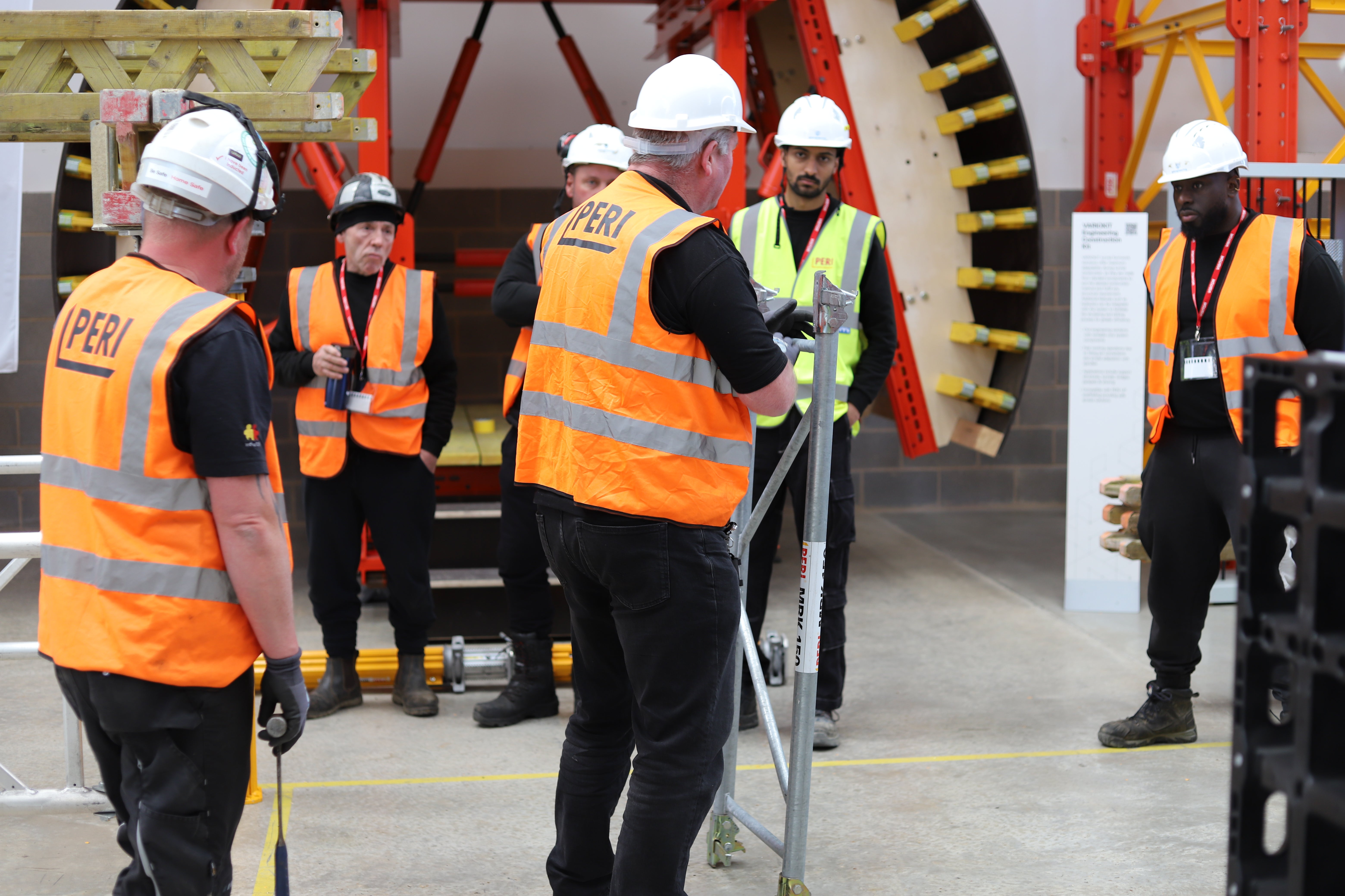The training focused on the practical application of PERI’s RUNDFLEX Circular Wall Formwork and MULTIPROP Aluminium Slab Props, tailored to the specific challenges on casting concrete collars at height for the Rye Meads STW tank refurbishment.