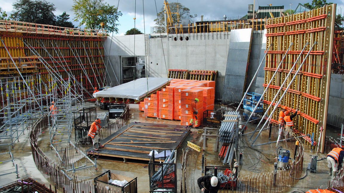 Elipsevægge til isbjørnebassin, forskallet med VARIO forme.