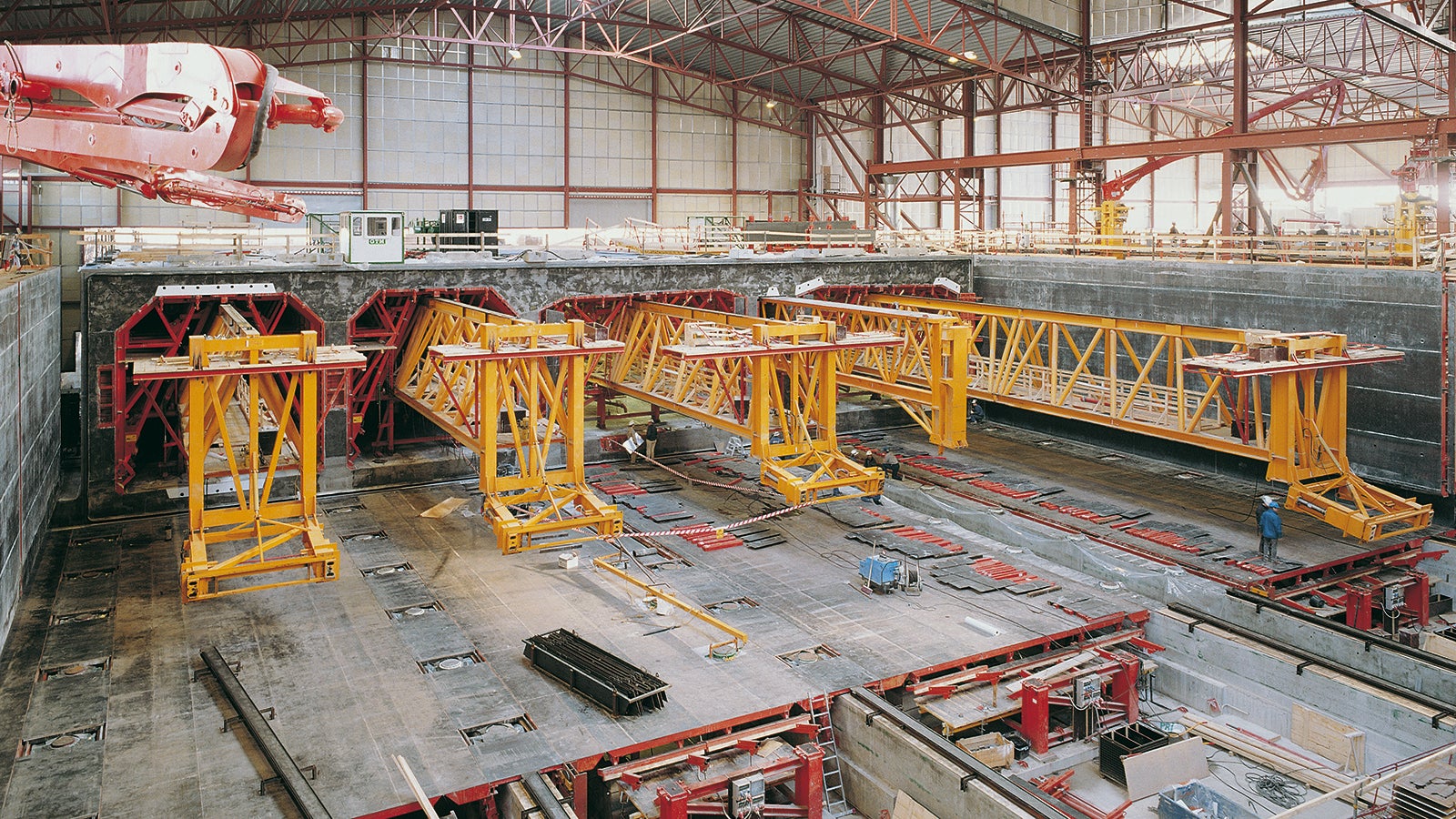 A 4-km-long tunnel as part of a motorway and railway connection between Denmark and Sweden with a bridge, tunnel and an artificial island in the transition section. The tunnel consists of 20 tunnel elements which are each 176 m long and 42 m wide in eight single segments.