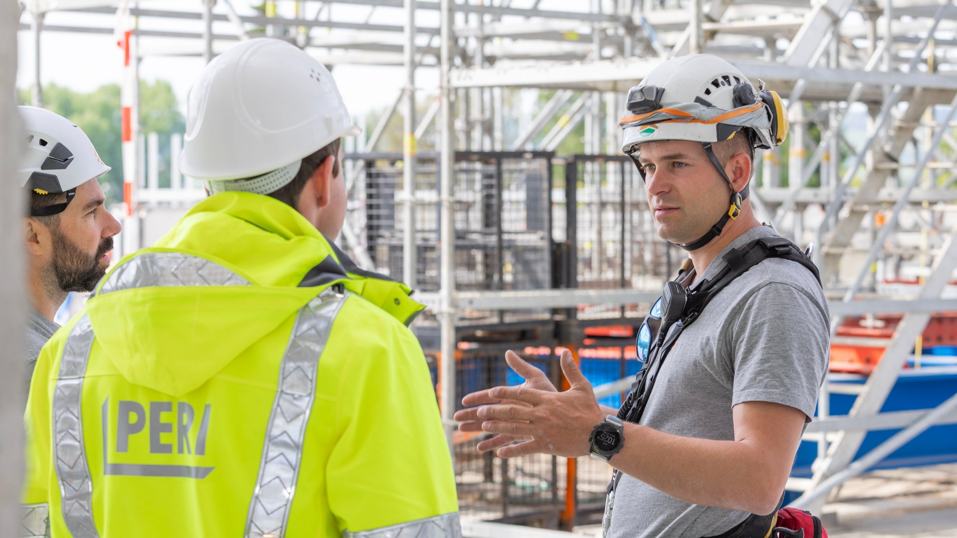 PERI Ingenieure setzten die Ideen und Anforderungen des Blumer-Lehmann-Teams in eine praxistaugliche, statisch abgesicherte Gerüstlösung um.