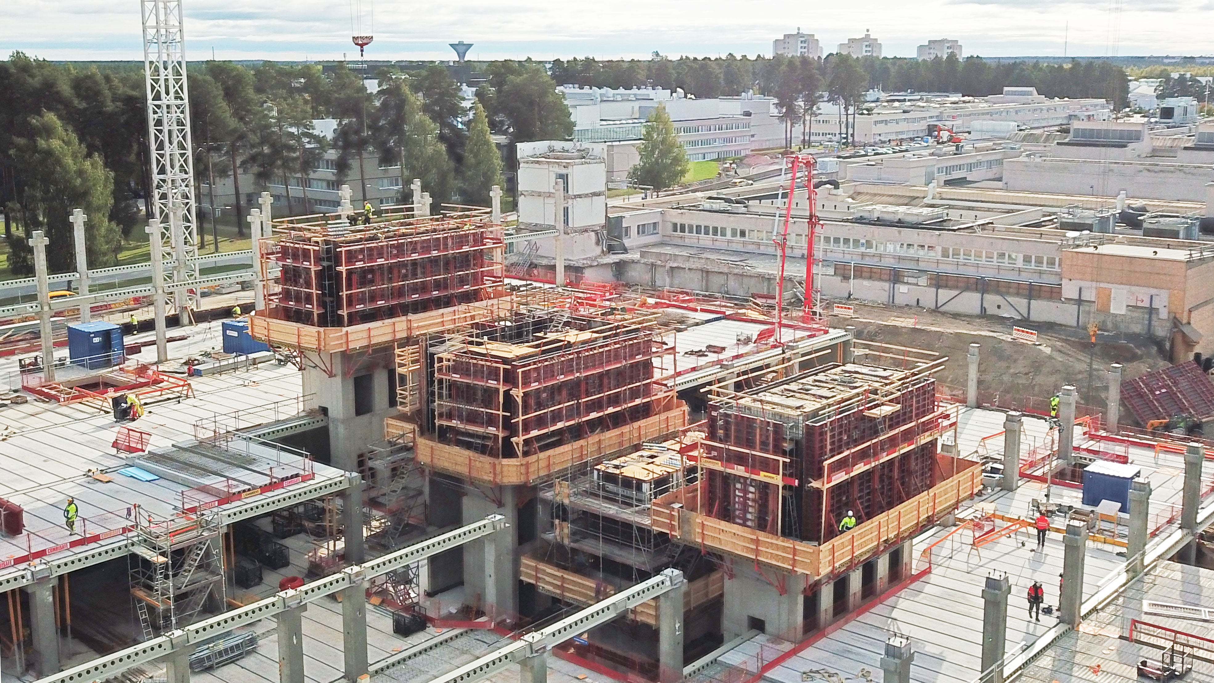 CB-kiipeämiskonsoli takaa turvalliset työskentelyolosuhteet seinämuottien kanssa kaikissa korkeuksissa.