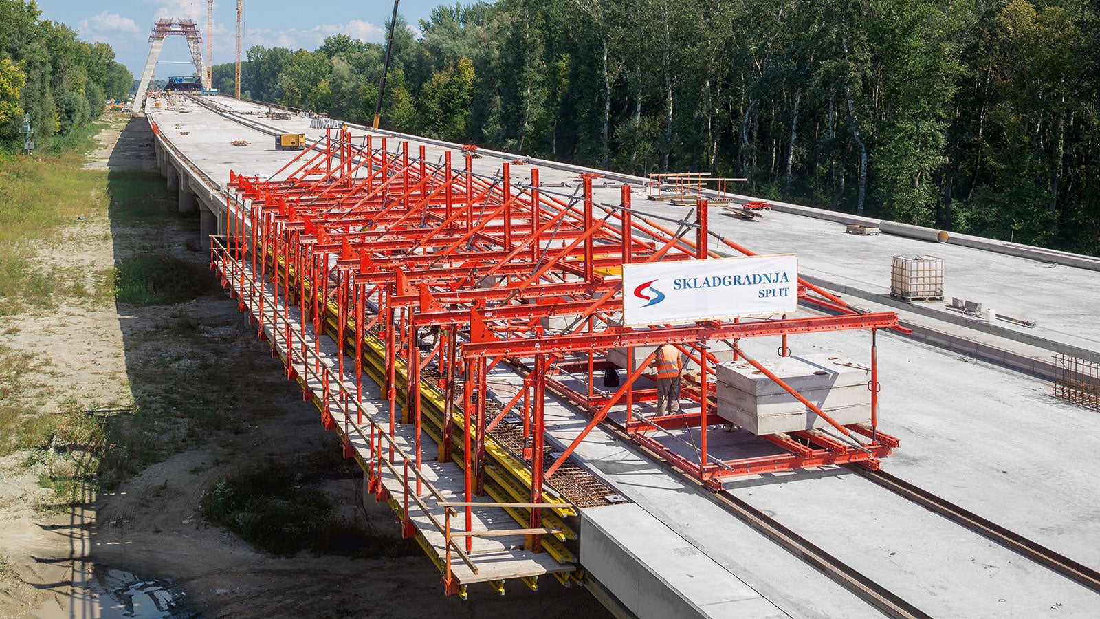 The movable, anchor-free solution for bridges over 150 m long