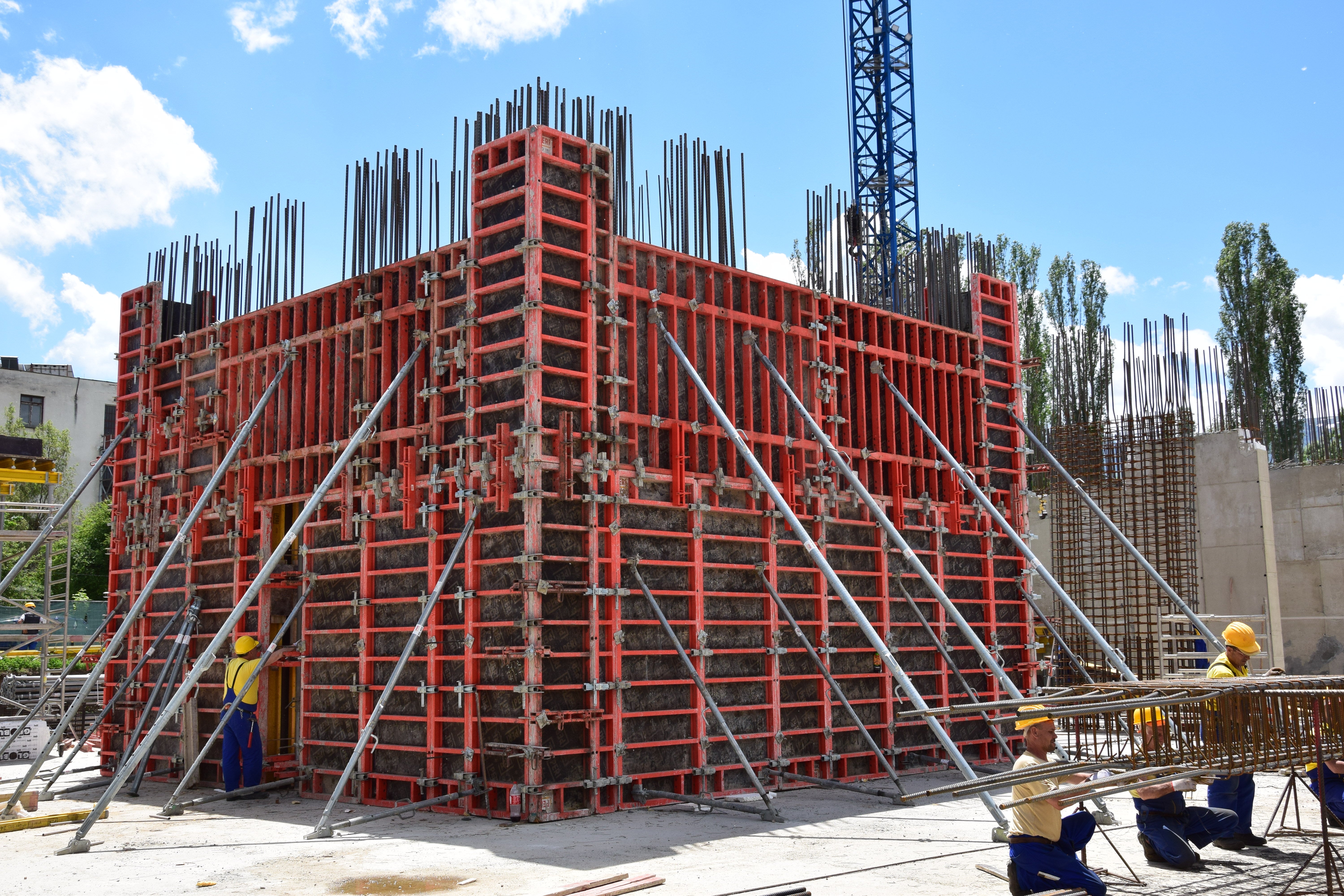 Вертикален кофраж с рамкова система TRIO