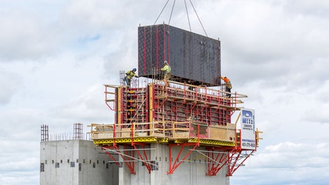For the shafts, 90° MXSE Shaft Corners with MAXIMO elements formed a complete formwork unit which could be quickly moved with a single crane lift.