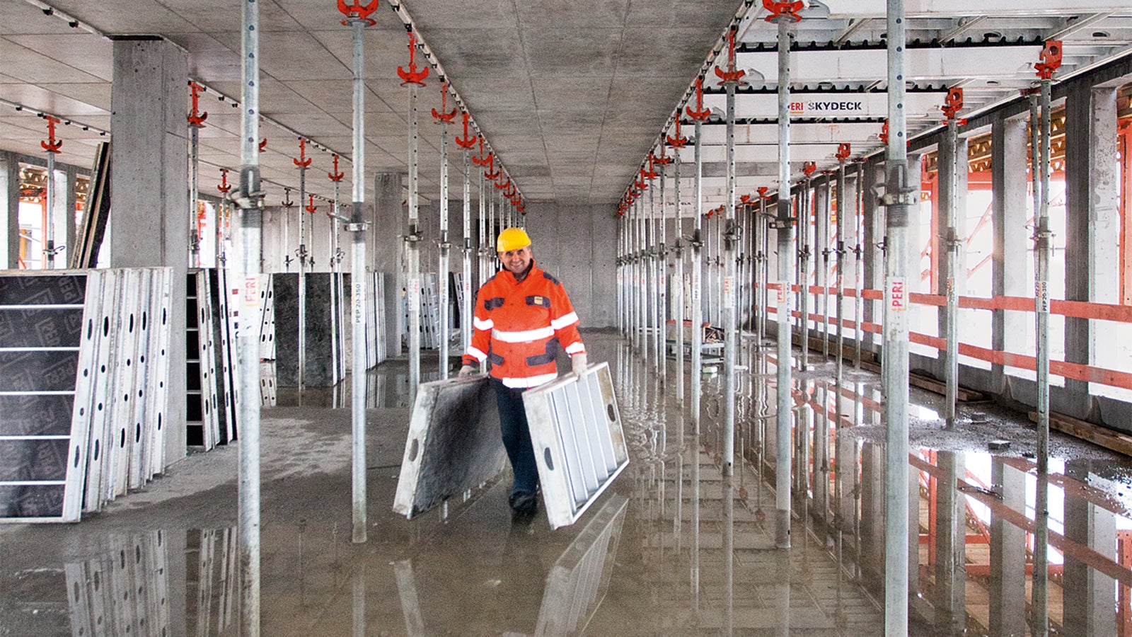 Geringe Einzelgewichte und praktische Abmessungen ermöglichen die schnelle Handhabung durch eine einzelne Person. Die handlichen Elemente garantieren einen guten Überblick über den eigenen Arbeitsbereich, hohe Bewegungsfreiheit sowie ergonomischeres Arbeiten.