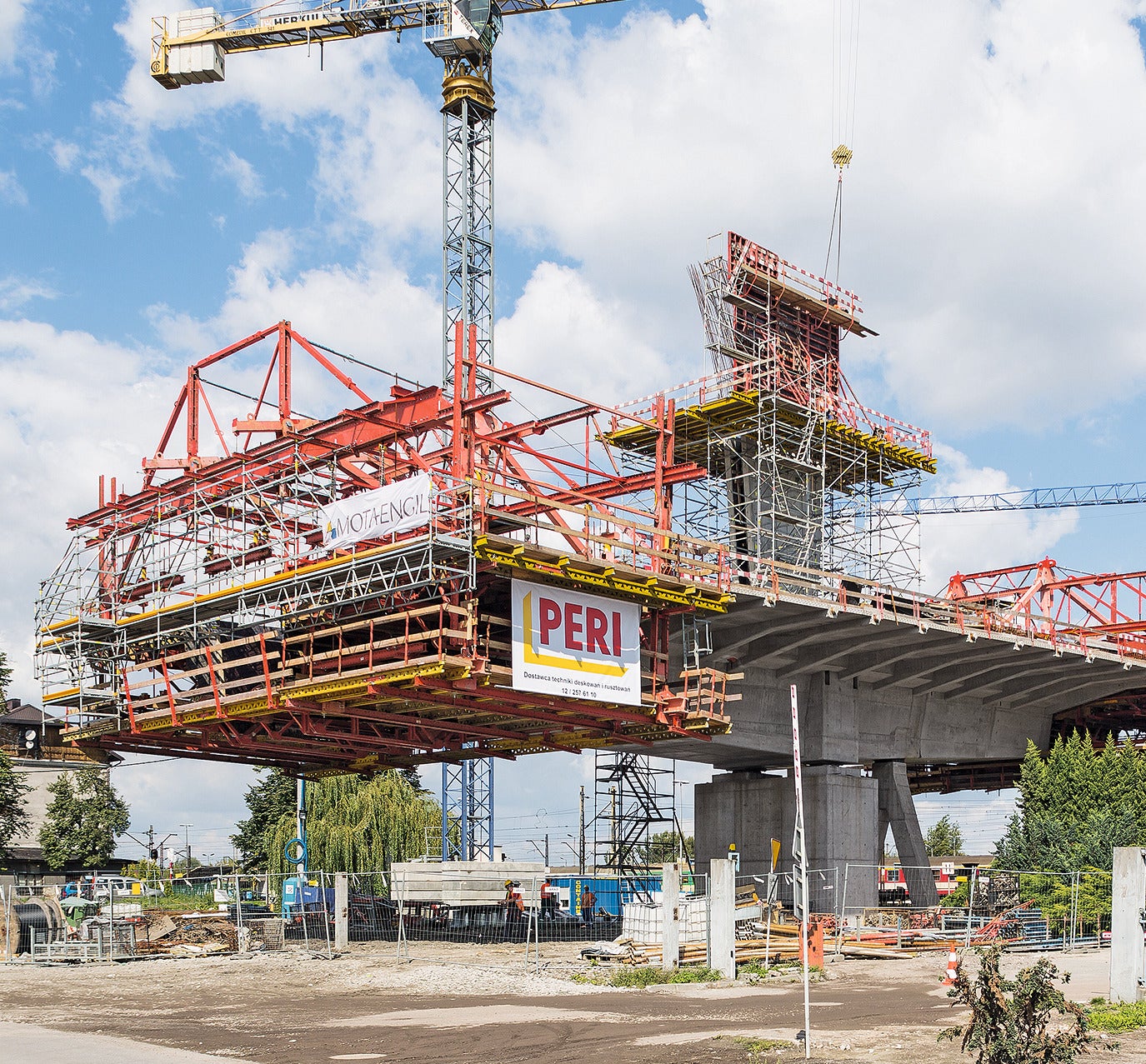 Die PERI Lösung für den Freivorbau basiert auf Kernbauteilen und ergänzenden Systeymbauteilen aus dem VARIOKIT Ingenieurbaukasten<br/>