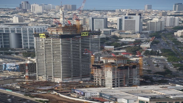 מגדל משרדים בן 50 קומות ומגדל מגורים בן 50 קומות, הכוללים 6 מפלסי חניה