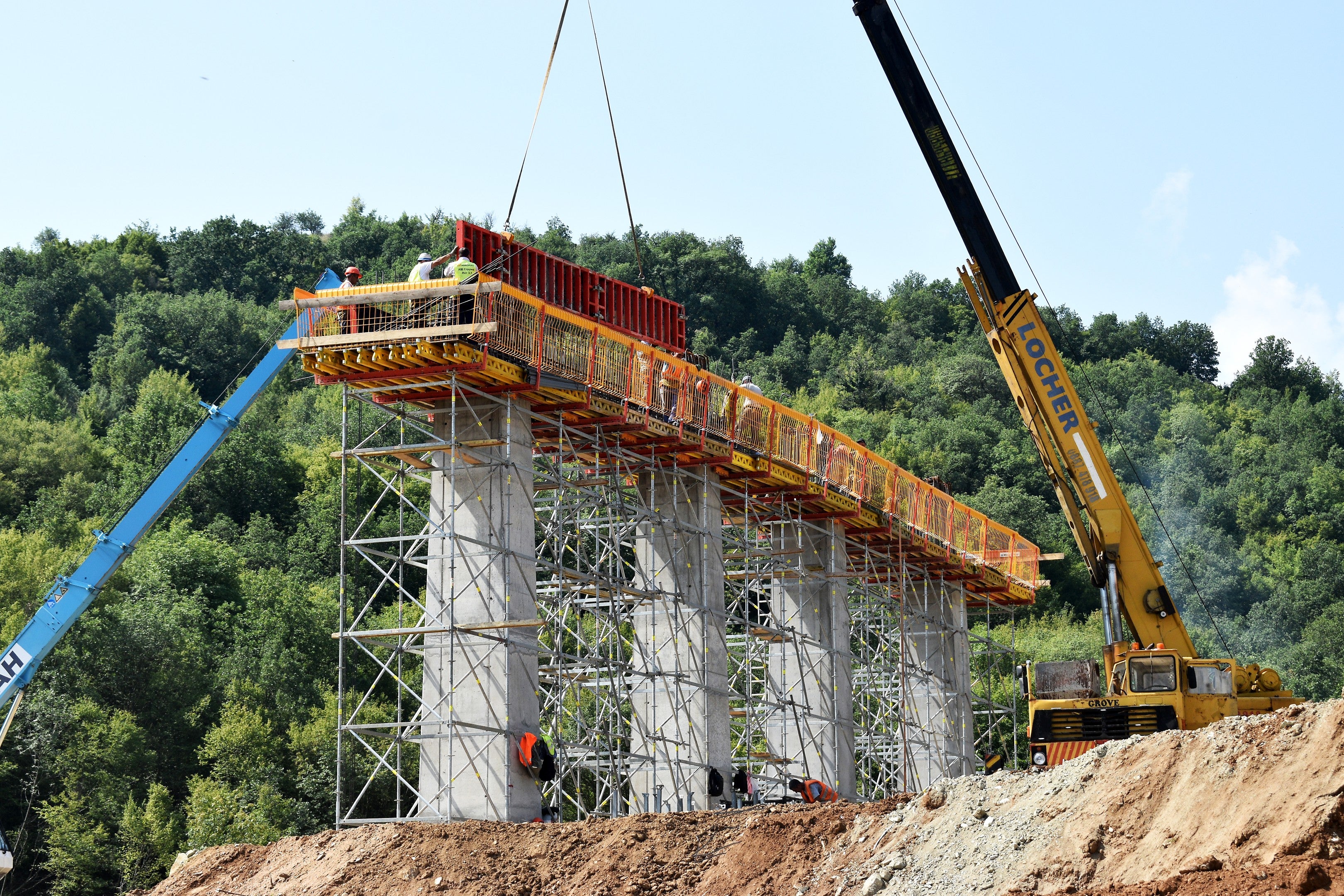 Подпорно скеле и кофраж на стълб. Решение с PERI UP FLEX Подпорни кули.