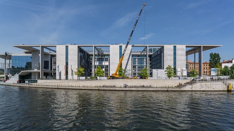 The Marie-Elisabeth-Lüders-Haus is part of the impressive ensemble of buildings in the Berlin government district along the bank of the river Spree.<br/>