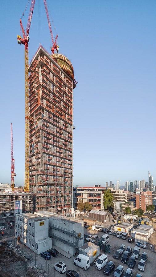 With a height of 140&nbsp;m, the new Henninger Turm is one of the highest high-rise residential buildings in Germany.