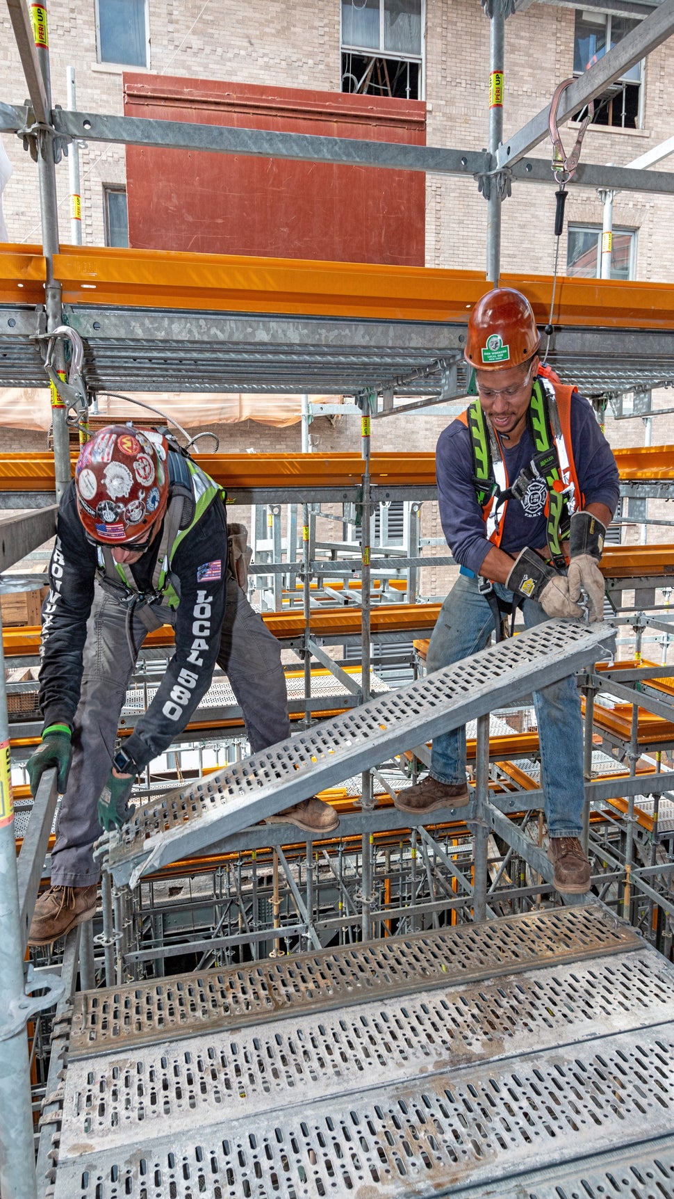 In addition to its flexibility, the PERI UP system offers fast assembly and a high degree of worker safety. 