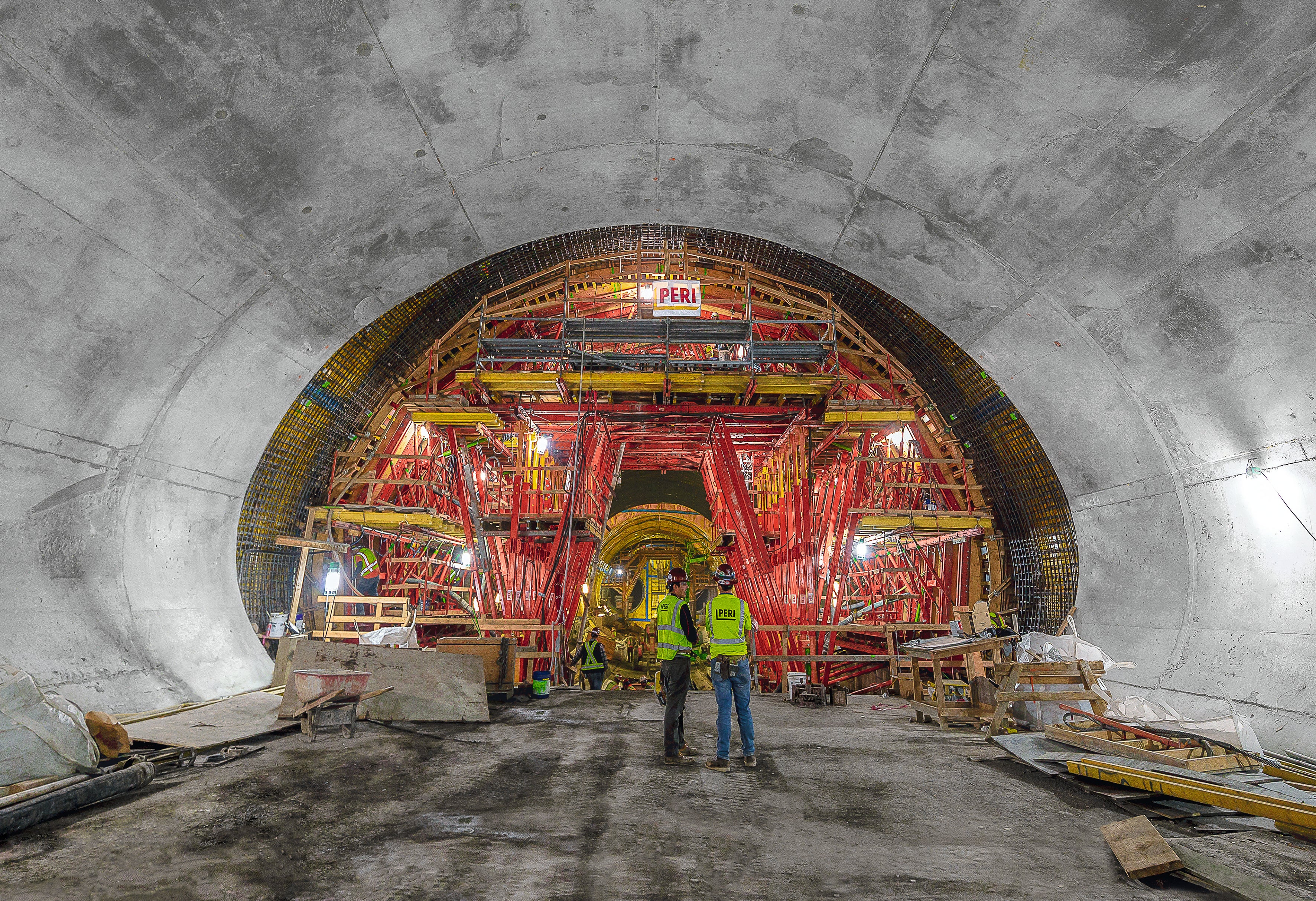 Avec le portique de coffrage de tunnel VTC, des méthodes de coulée monolithiques, semi-monolithiques ou séparées peuvent être réalisées.