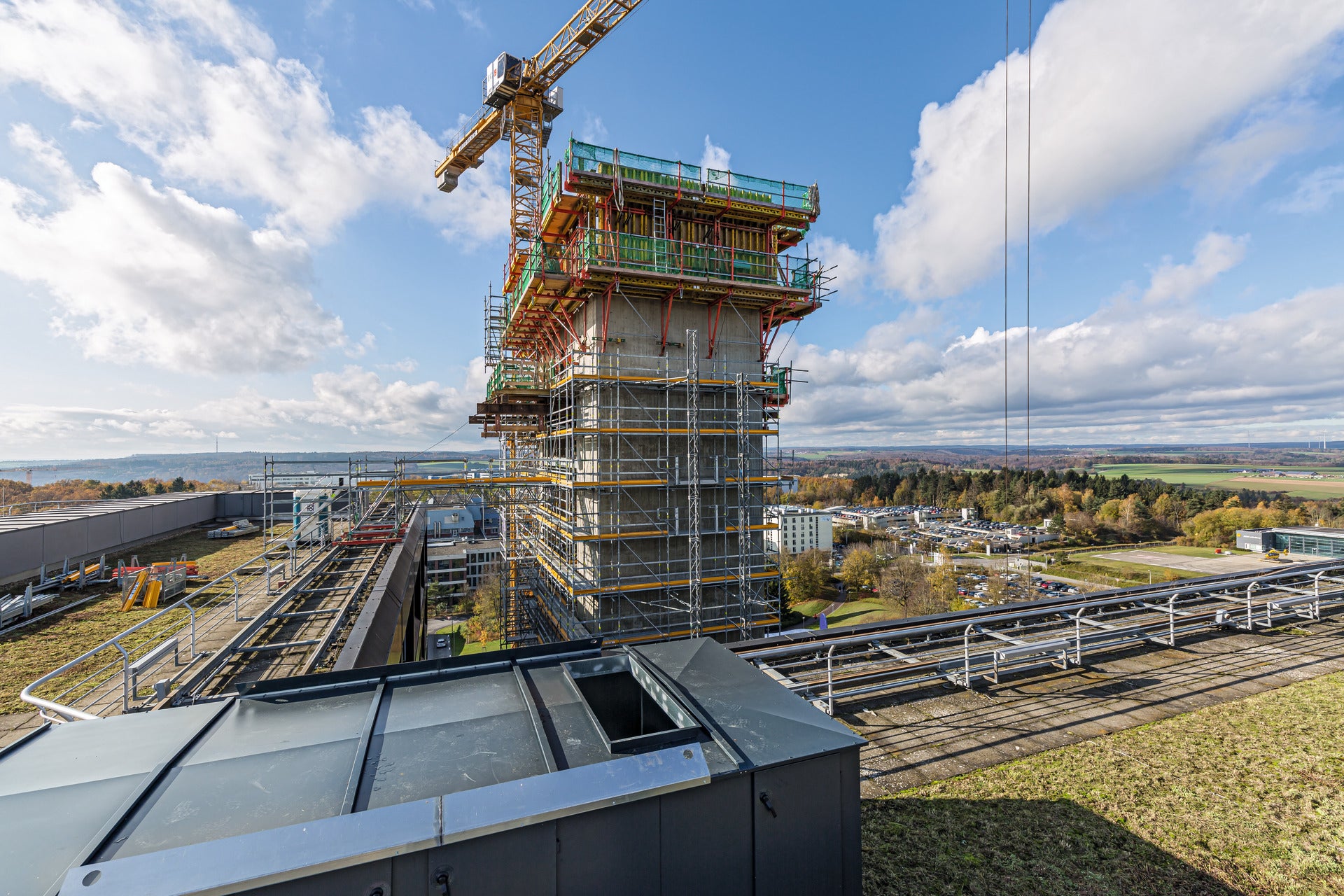 Die SCS verfügt über flexible Kombinationsmöglichkeiten mit den Baukastensystemen PERI UP und VARIOKIT<br/>