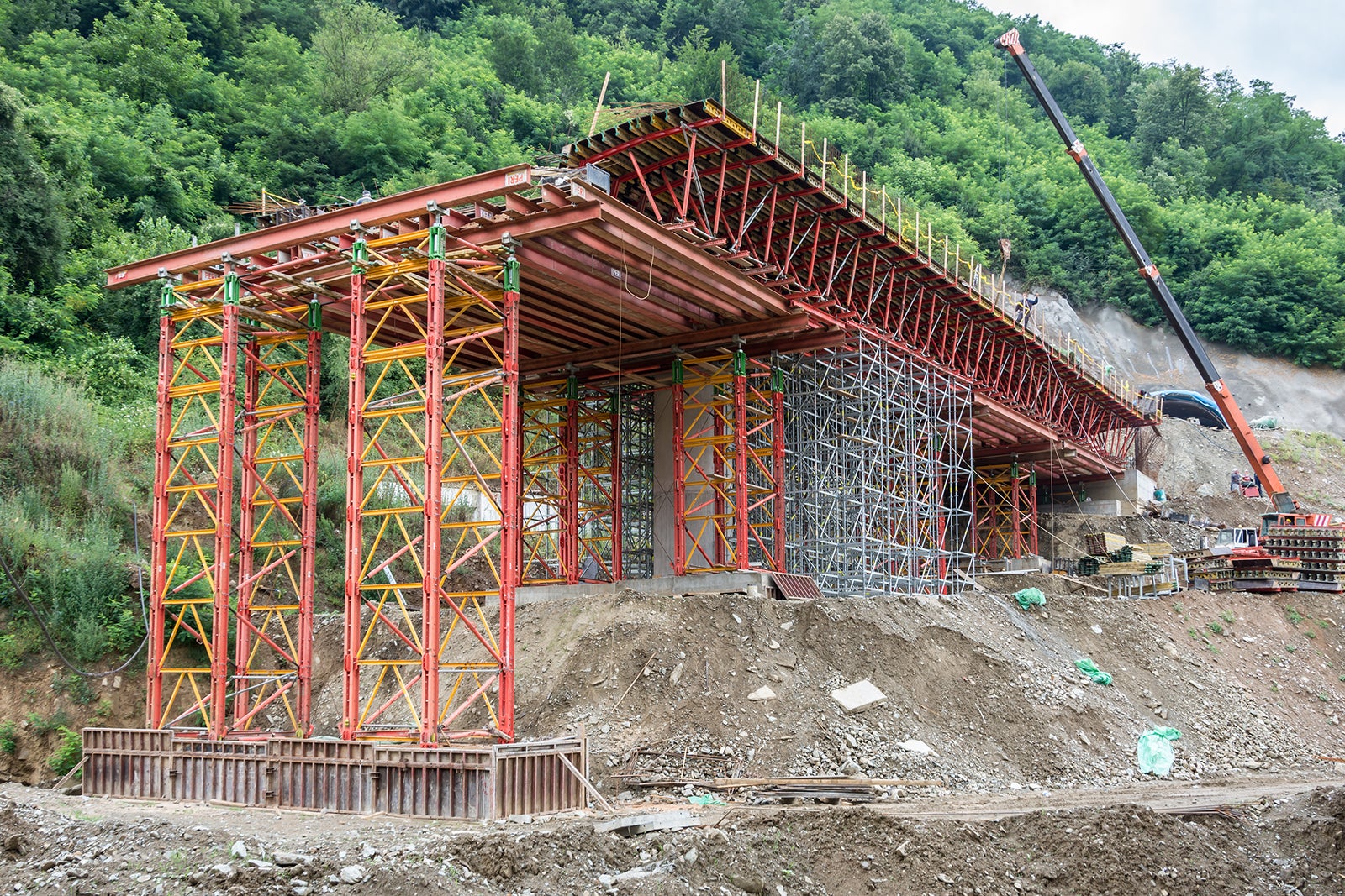 Oplata mosta bazirana na iznajmljivim, standardizovanim komponentama modularnih sistema za inženjersku gradnju.