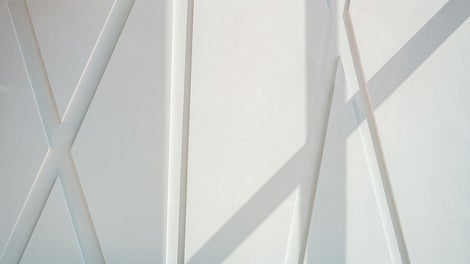 Üks hoone seintest koosneb mitmetest tehases toodetud betoonelementidest.<br/>(Foto: Thilo Ross)<br/>