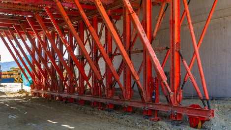 Korišćenjem VARIOKIT sistemskih elemenata montiraju se kolica za izradu oplate tunela, koja su tačno prilagođena potrebama gradilišta.