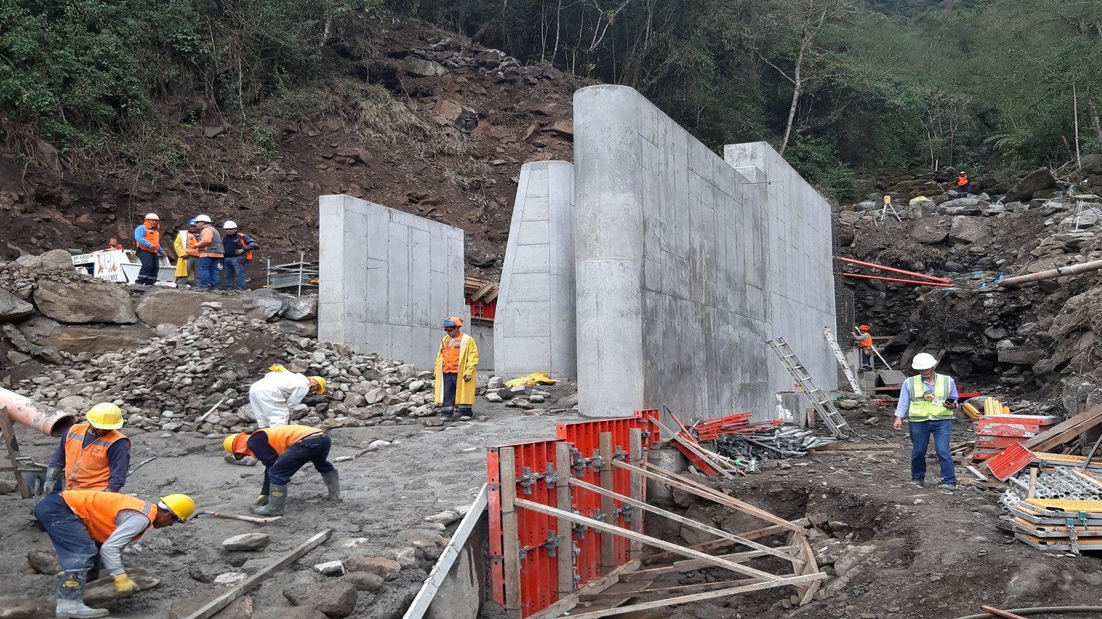 Bocatoma y desarenador - Quebrada Tupuri y Supayhuayco 