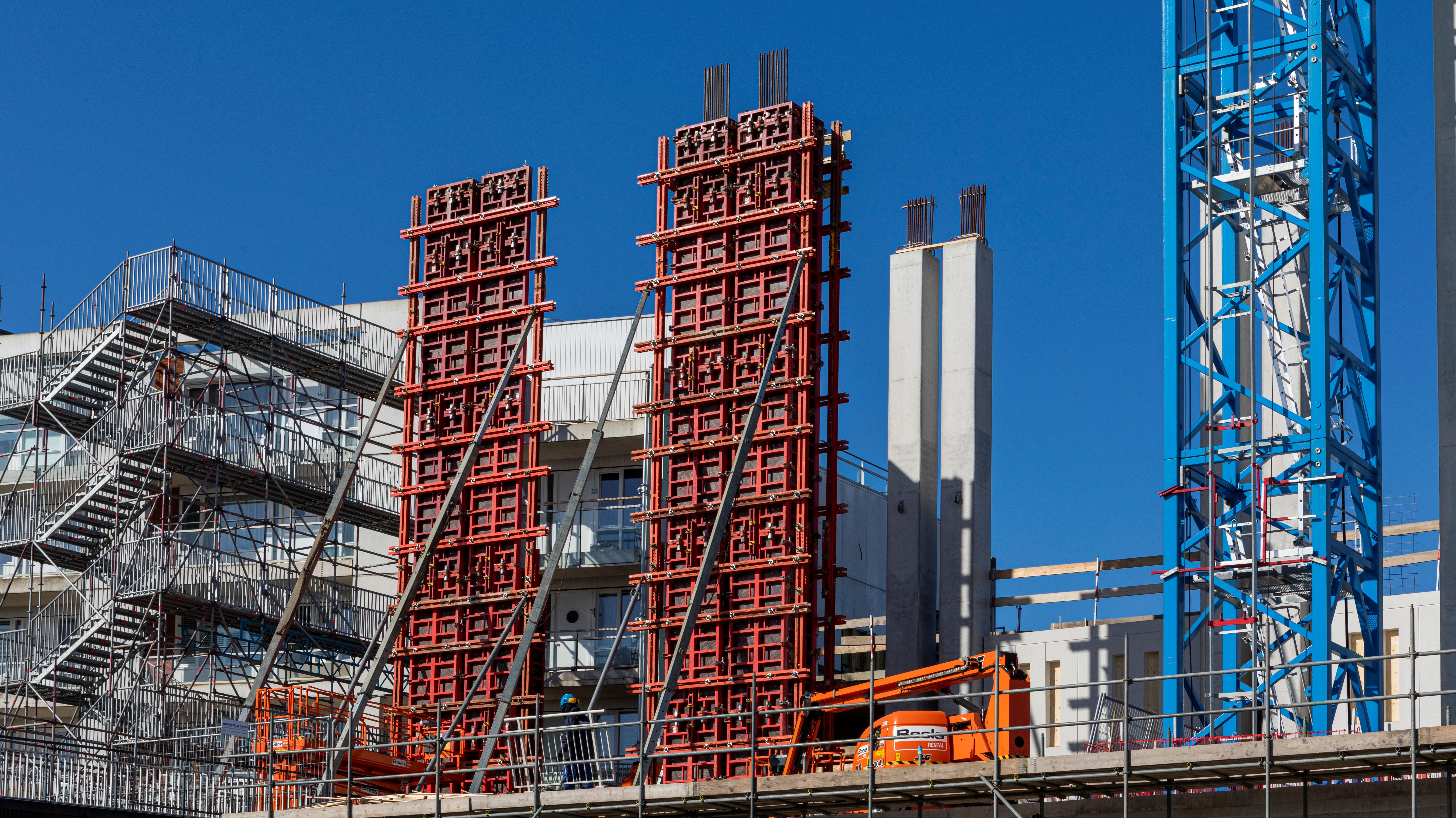 Op de Siciliëboulevard in Rotterdam worden 93 appartementen en een winkelruimte gerealiseerd.