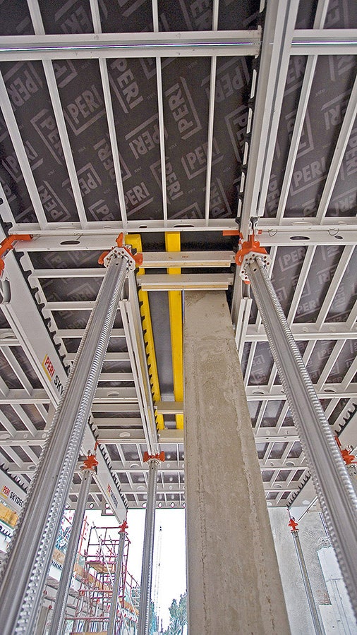 With SKYDECK system components - edge beam and filler timbers - columns could also be shuttered without any problems.