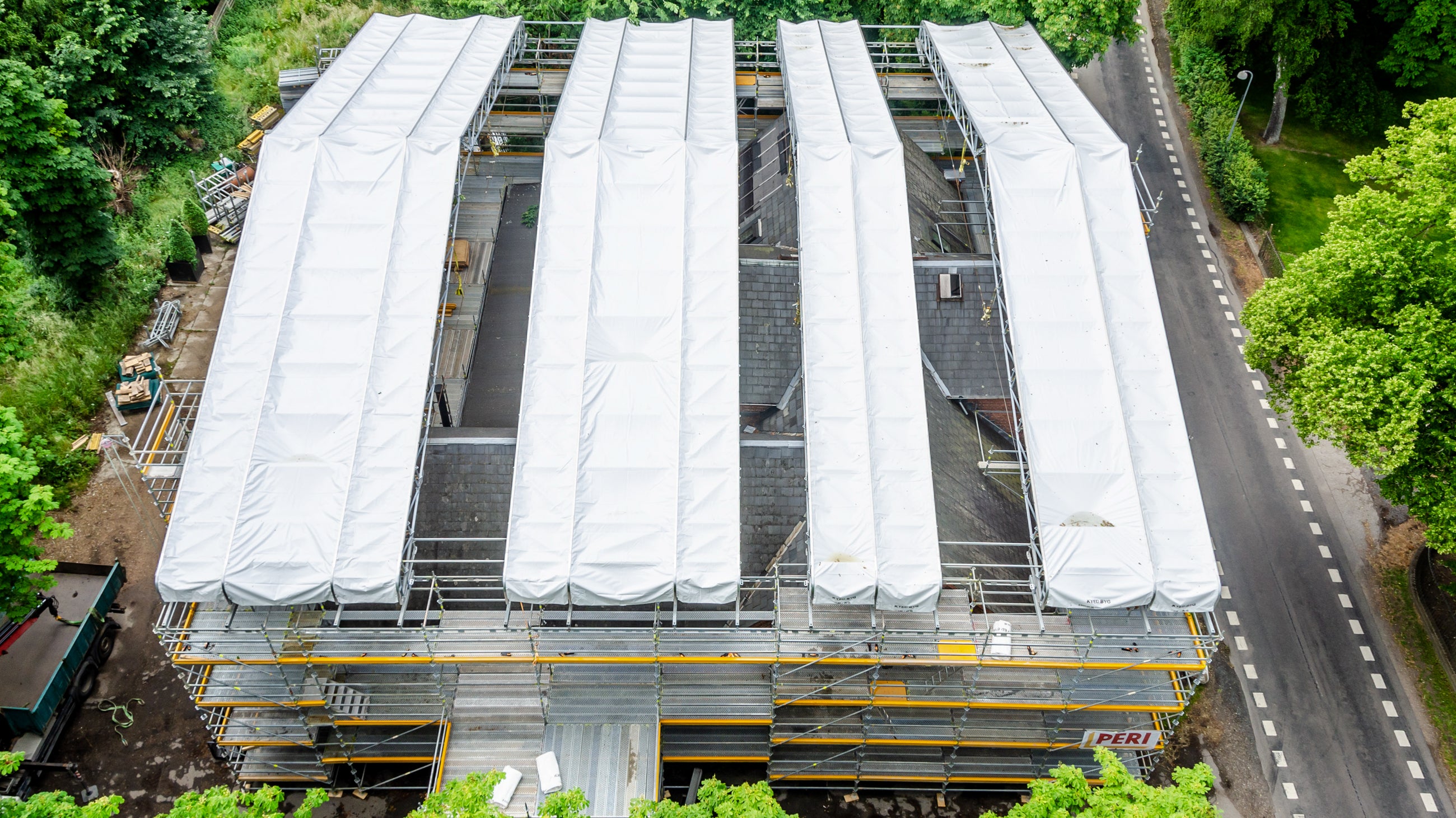 PERI UP Flex stillads med LGS 75 Overdækning.