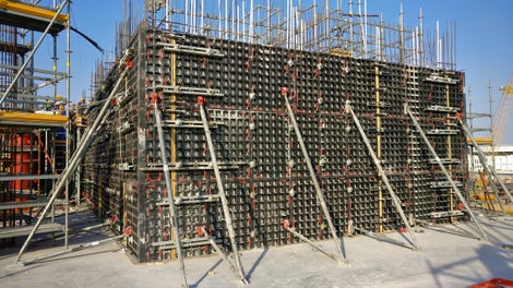 Used on the stadium core-walls, the light-weight polymer DUO system can also be used for foundations, columns as well as for slabs and beams. The system is characterized by the extremely simple handling and the minimum number of different system components. Almost all operations with DUO can be carried out without tools while the working steps are very easy to understand. Even those less experienced users of system formwork can work quickly and efficiently with DUO. 