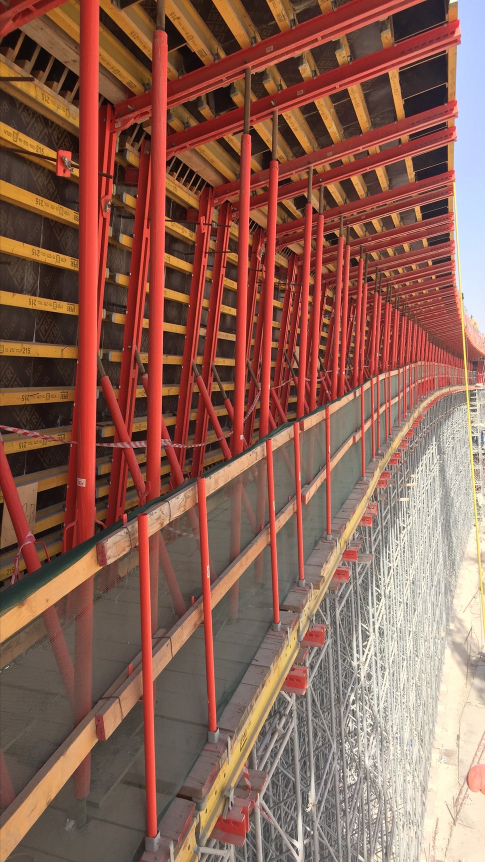 Perfectly match superstructure formwork and shoring solutions. 