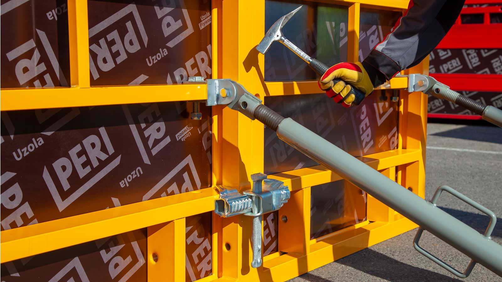 Cистема TRIO предусматривает единственный элемент для всех видов соединений - выравнивающий замок BFD.