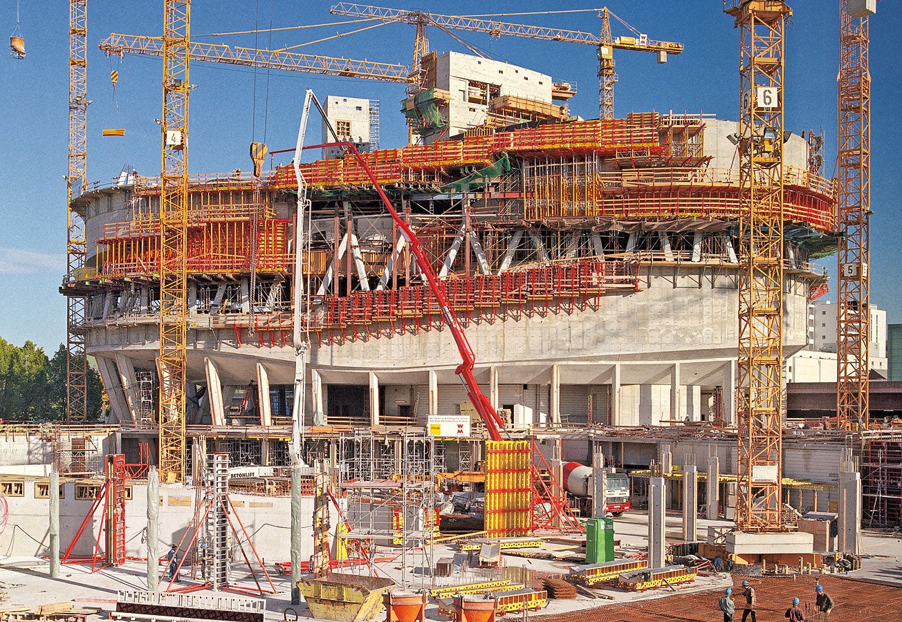 The execution of this very impressive project required unique engineering and assembly implementation on the construction site.