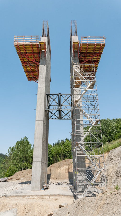 Přístup k zárodkům umožnila schodišťová věž ze systému PERI UP.