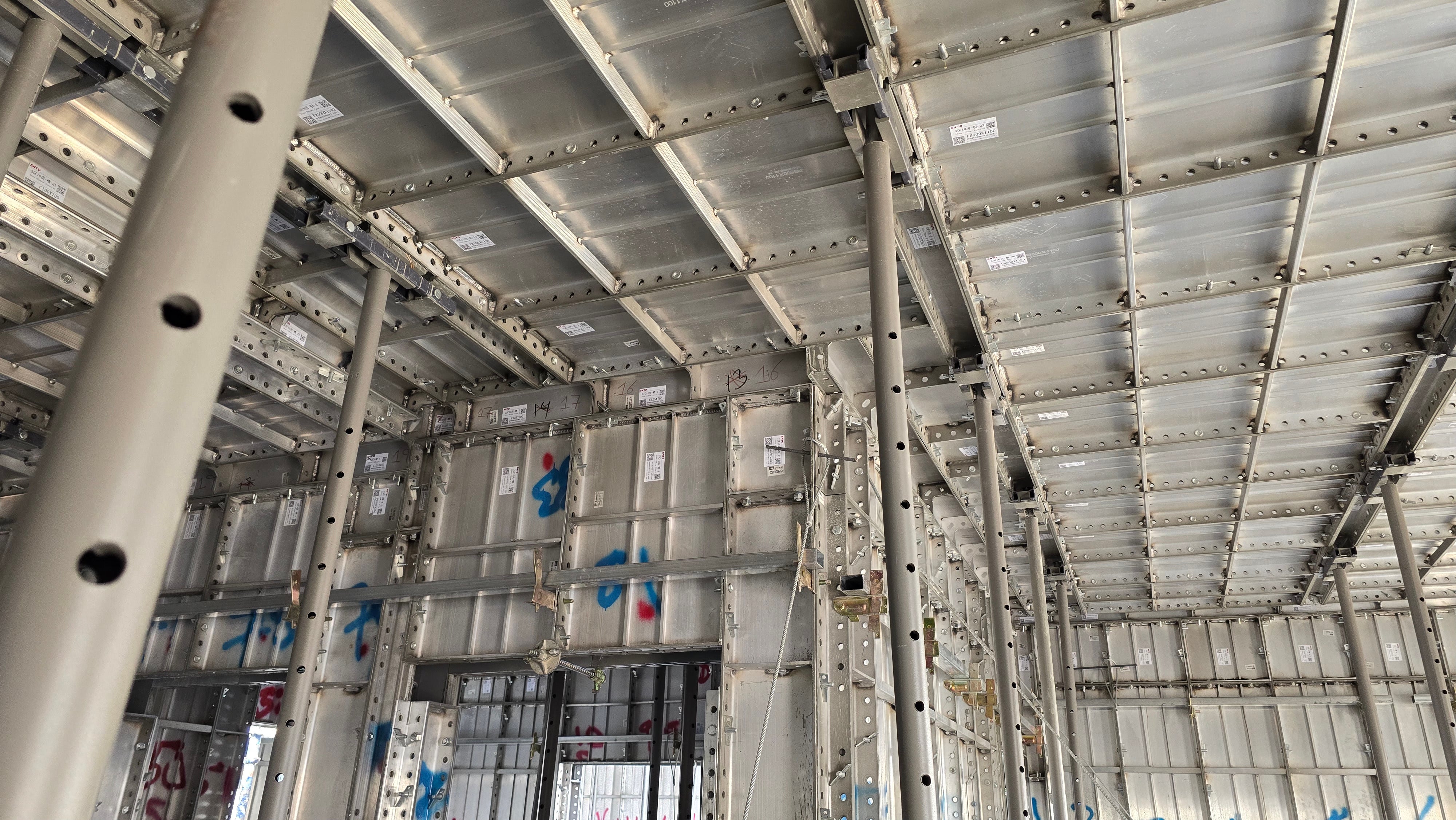 No se necesita herramientas especializada ni mano de obra calificada.