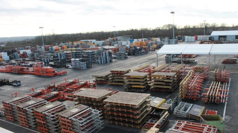 Le parc matériel PERI de Meaux, en Seine-et-Marne (77), centre de collecte des panneaux DUO et PERI Panel : il est possible d’y récupérer le matériel PERI loué ou vendu, mais également d’y rapporter les panneaux DUO usagés et ne servant plus.<br/>(Photo : PERI France)<br/>