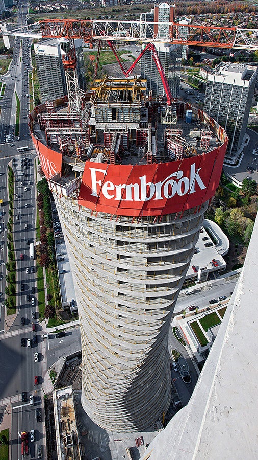 On the northern tower, the RCS enclosure climbed upwards at an angle – hydraulically and therefore crane-independent using RCS self-climbing devices.