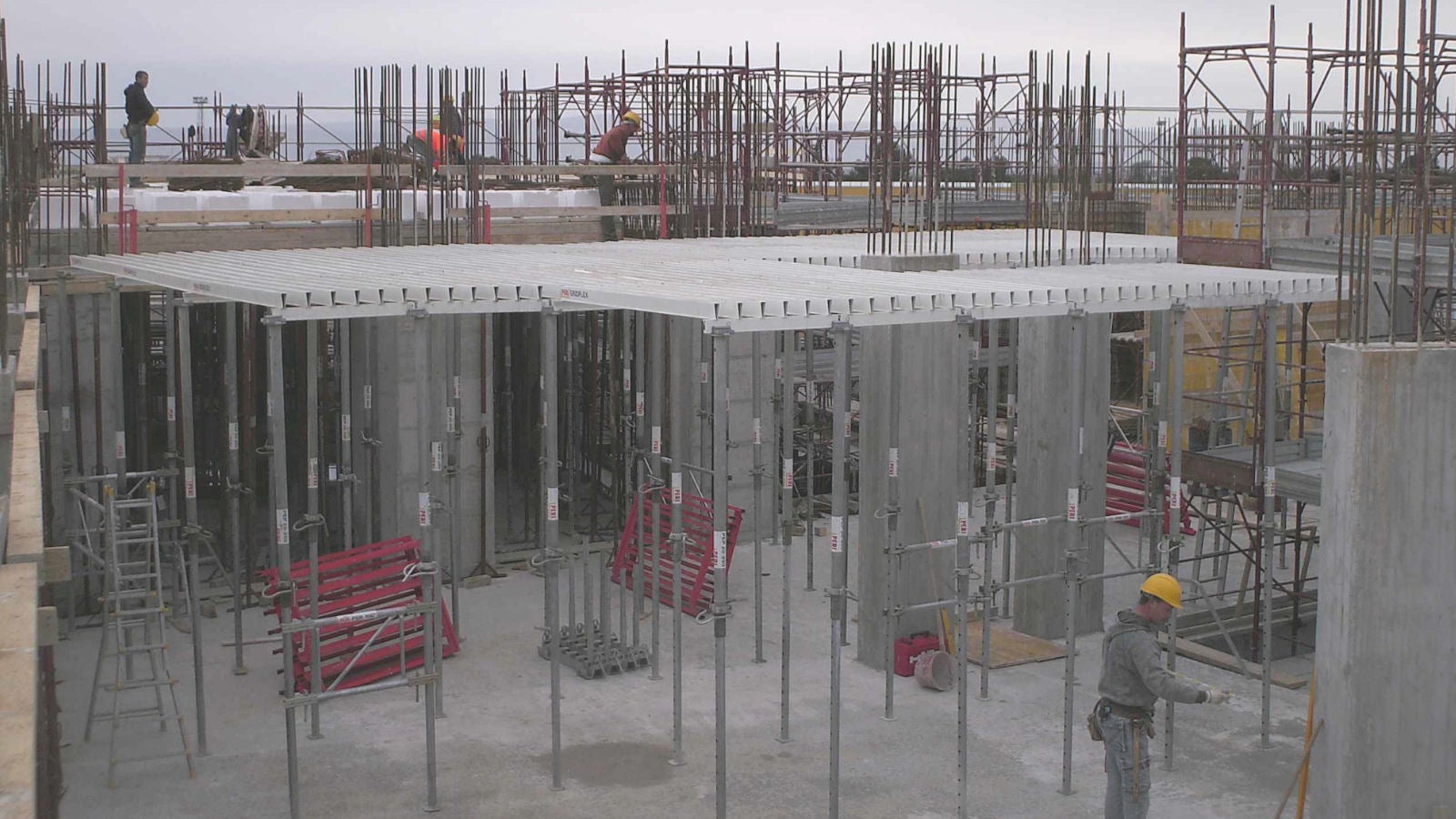 Per la realizzazione dei solai sono stati utilizzati 2.000 mq di cassaforma GRIDFLEX