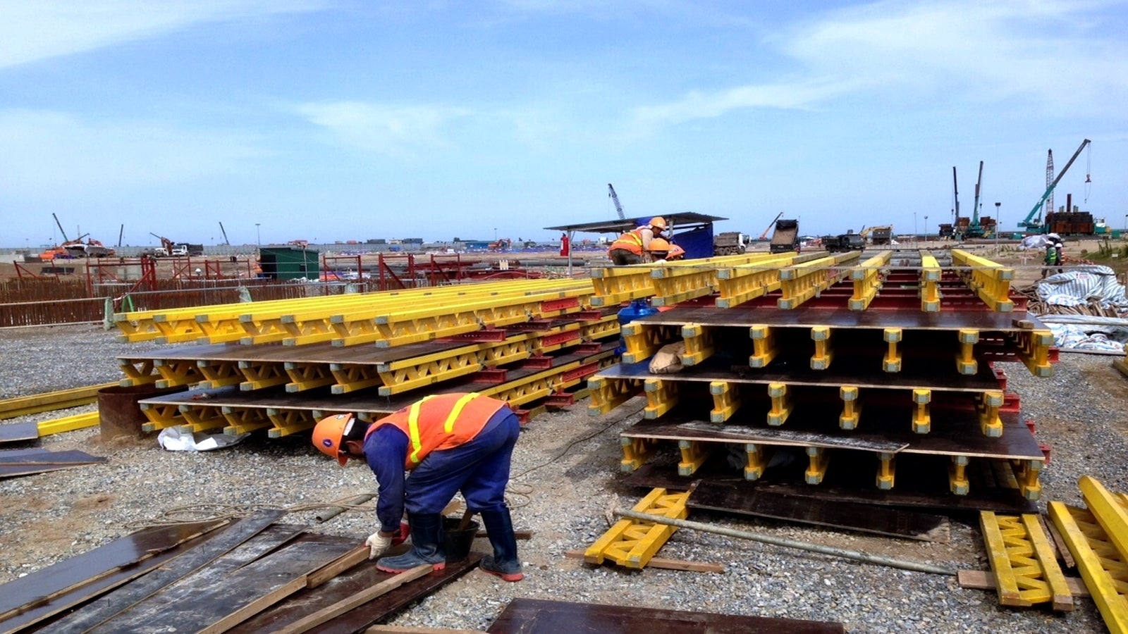  Formwork panels pre-assembled on site