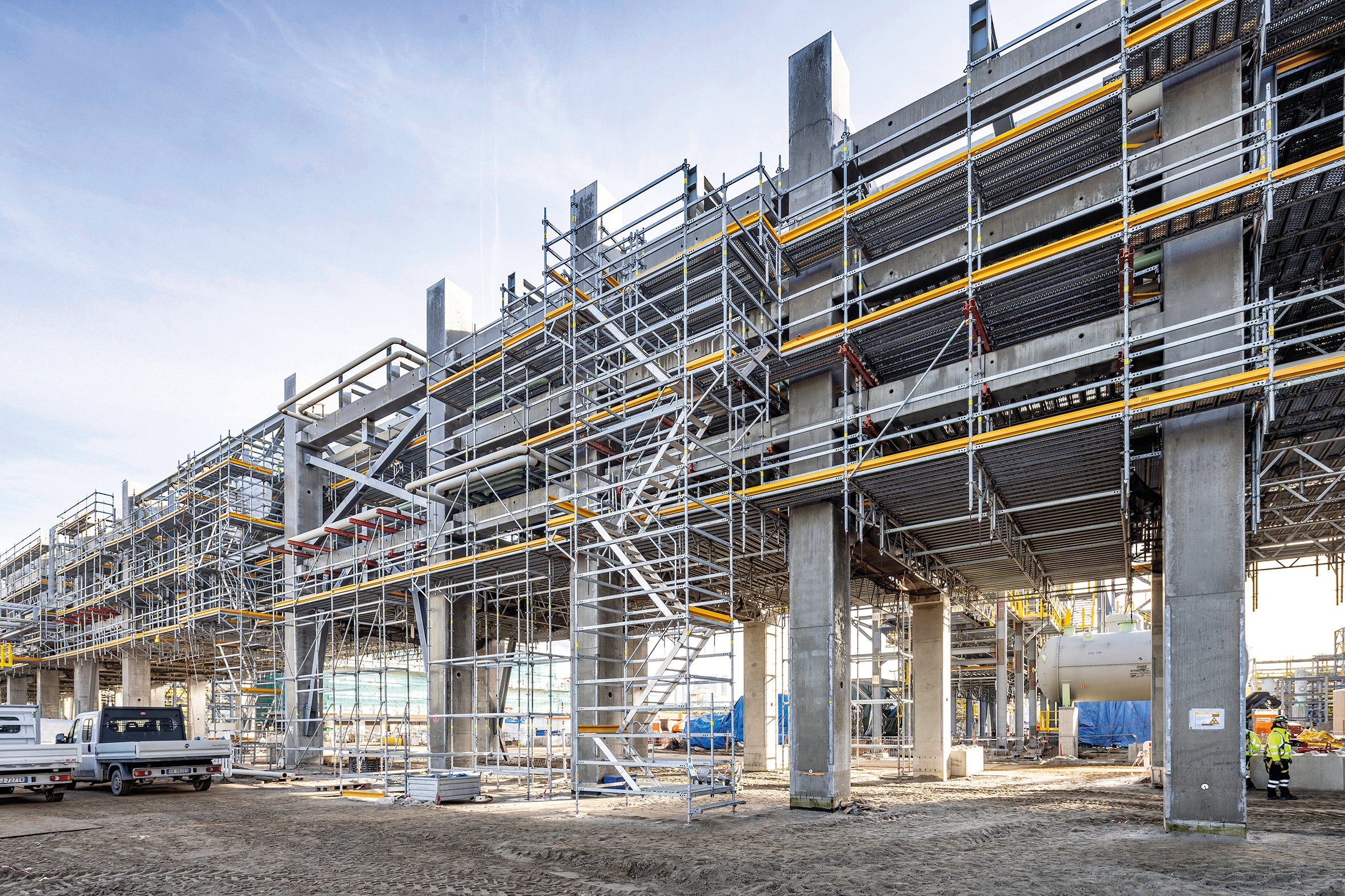 Tänu detailsele 3D-planeerimisele ja rangelt koordineeritud logistikale toimus materjalide täiendamine ja montaažiprotsess takistusteta kogu projekti vältel. <br/><br/>(Foto: PERI SE) 